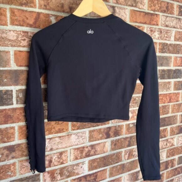 ALO Yoga Highline Fitted Crop Top with Unique Shoulder Design EUC S - Picture 5 of 13